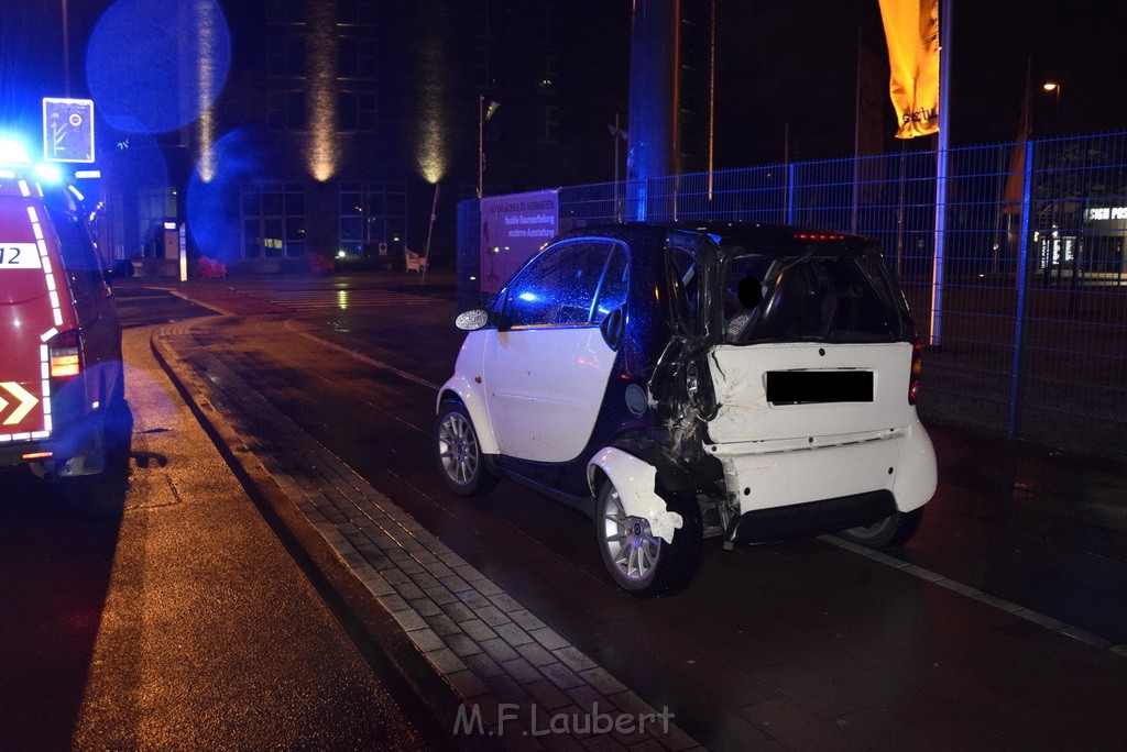 VU PKW Strab Koeln Deutz Deutz Muelheimerstr P17.JPG - Miklos Laubert